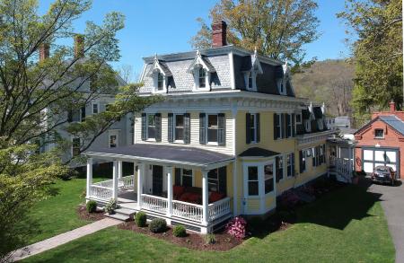 Our aerial photography for real estate listings captures the attention of potential buyers with stunning images from unique perspectives, showcasing properties in the best light.